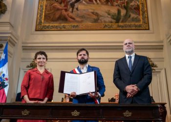 Presidente Gabriel Boric recibe propuesta constitucional y convoca a Plebiscito Nacional