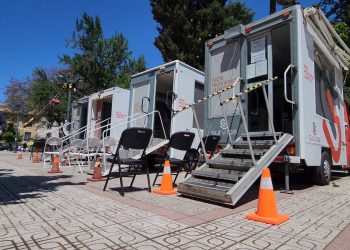 Oficinas móviles entregan dispositivo de cobro en plaza de Armas de Talca