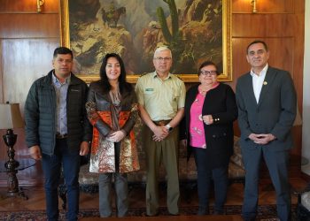 Autoridades y vecinos de Curicó se reunieron con el General Director de Carabineros para pedir mayor presencia policial en los barrios