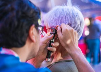 UTalca despliega operativo fonoaudiológico para vecinos de la comuna de Maule