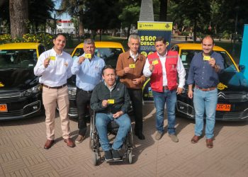 Convenio de municipio de Linares permitirá descuento para mayores de 70 años, bomberos y personas con discapacidad en reconocida empresa de taxis