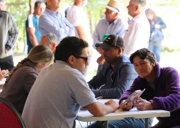 Agricultores de sandías y melones de Longaví se reunieron con representantes de la Feria “Lo Valledor” para comercializar sus productos en Santiago
