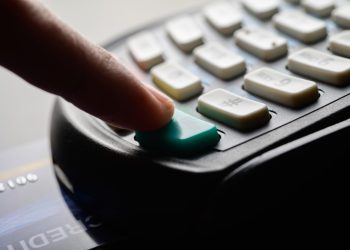 Economista estima que crecimiento de Chile el 2024 será relativamente bajo