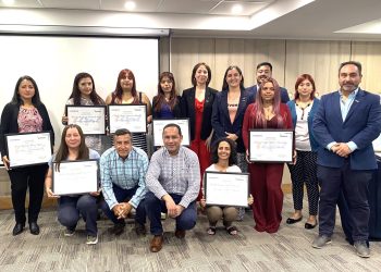 CChC Maule certifica a 13 trabajadoras como maestras en terminaciones