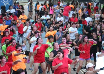 Exitosa zumbatón familiar cerró actividades de verano en Curicó