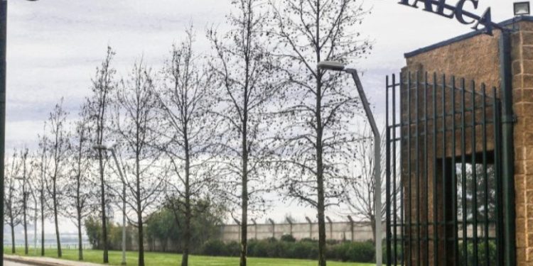 Padre de niña que denunció bullying en Colegio Inglés anunció querella; establecimiento asegura que cumplió protocolos