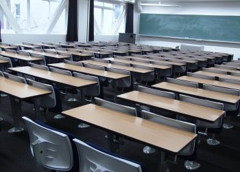 Padre de niña que denunció bullying en Colegio Inglés anunció querella; establecimiento asegura que cumplió protocolos