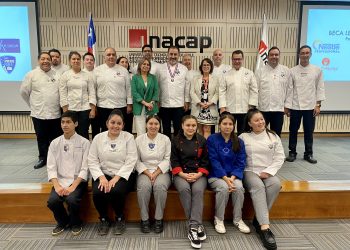 Estudiantes de Gastronomía de la región reciben becas de Les Toques Blanches