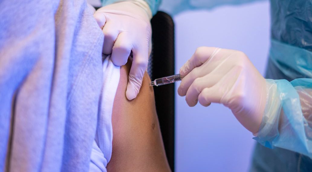 Epidemiólogos reiteran llamado a vacunarse contra el Covid-19