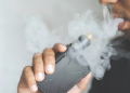 Los riesgos para la salud de los famosos “vapers” o cigarrillos electrónicos