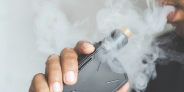 Los riesgos para la salud de los famosos “vapers” o cigarrillos electrónicos