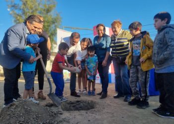 Instalan primera piedra de nuevo proyecto de mejoramiento de área verde en Rauquén