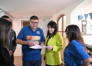 Gobernadora Regional visita casa terapéutica de Fundación Tea Talca