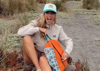 Ilustradora Tere Gott llega a Mall Curicó para lanzar su nueva colección de diseños y colores junto a marca de ropa