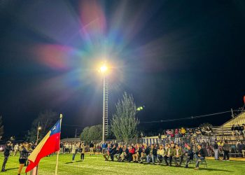 Municipalidad de Talca entregó luminarias a la cancha del sector norte que beneficiará a cuatro clubes de fútbol