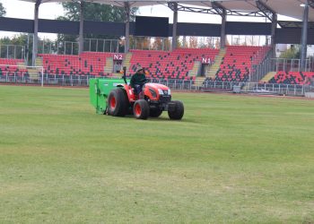 Cancha del Estadio Fiscal de Talca comenzó su proceso de resiembra