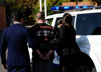 Atrapan a sujeto que lanzaba droga a cárcel de Curicó