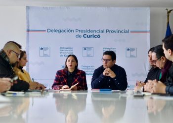 Ministra de las Culturas encabeza diálogo ciudadano y gabinete regional en Curicó