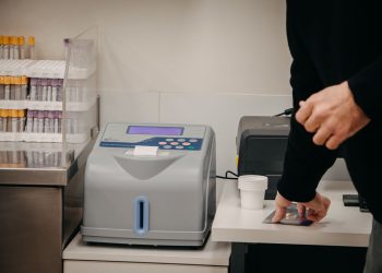 Molina implementa examen para detección de Helicobacter pylori