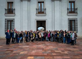 Mujeres Jefas de Hogar de cuatro comunas del Maule visitan Palacio de La Moneda