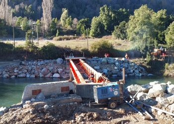 En su etapa final avanza reconstrucción de puente Vejar en la precordillera de Parral
