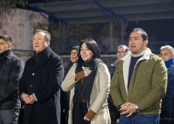 Gobernadora Regional inauguró luminarias de cancha Seminario de Talca