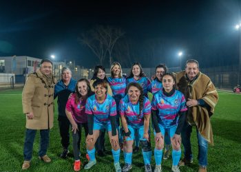 Licantén renovó cancha de futbolito gracias a inversión del GORE