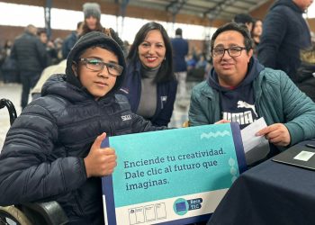 Entregan 528 computadores a estudiantes de séptimo básico de San Clemente