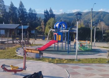 Inauguran remodeladas plazas en la Villa Batuco en Pencahue