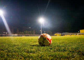 Estadio Aquelarre de Vichuquén cuenta con nuevas torres de iluminación