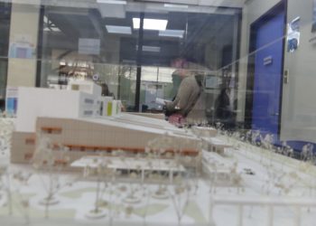 Maqueta del nuevo edificio se exhibe en el Hospital Parral