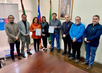 El FOSIS y Santo Tomás sellan convenio de vinculación para aportar al desarrollo regional