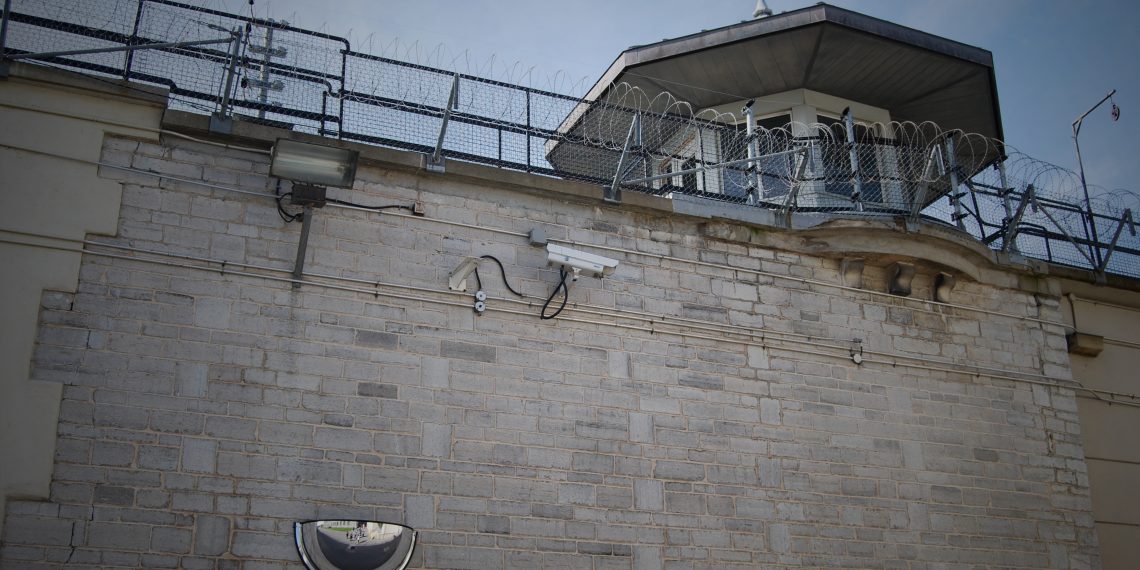 Detenido funcionario de Gendarmería por ingresar elementos prohibidos a CCP de Linares y por cohecho