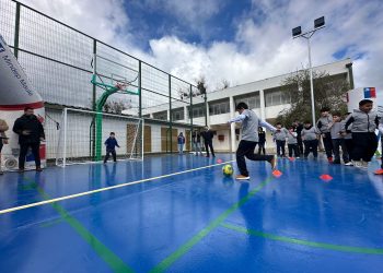 Ministro del Deporte inaugura obras de mejoramiento deportivo escolar en Licantén
