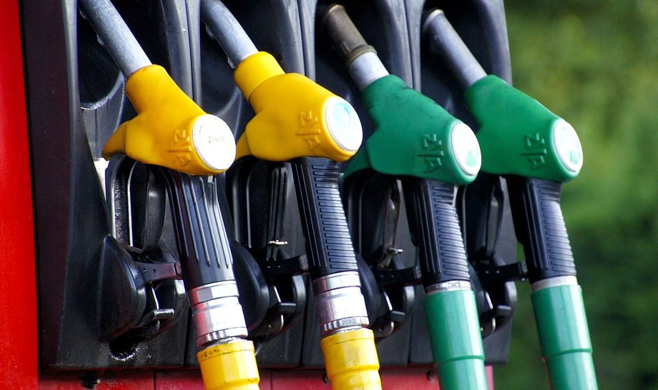 Bajan precios de combustibles este jueves 17 de octubre