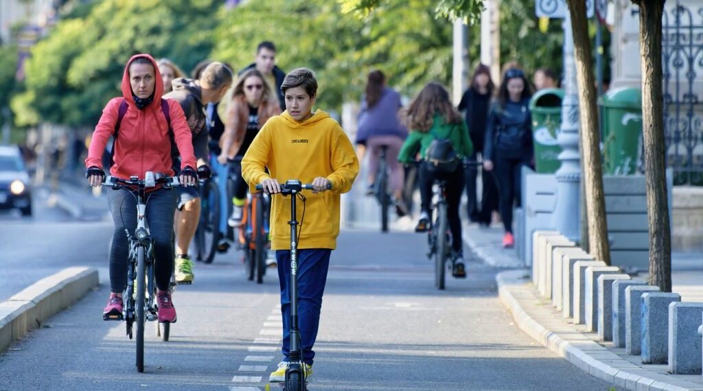 Investigación revela que 4 de cada 10 chilenos consideraría usar una bicicleta o scooter tras consumir alcohol