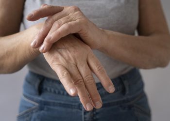 No te cargues la mano este fin de año y evita la Tendinitis de Quervain