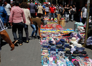 Investigación revela aumento del 133% en comercio callejero postpandemia y precarización laboral