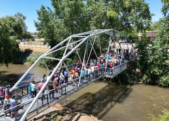 Alcalde de Talca inauguró moderna pasarela peatonal que conectará a miles de vecinos de ambos lados del Estero Piduco