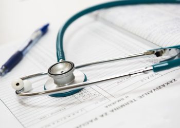 En un 96% aumenta la venta de licencias médicas falsas en verano