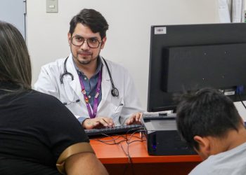 Expertos en Genética de la PUC atienden a 63 pacientes en el Hospital Regional de Talca