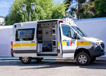 Gobierno Regional entrega 3 nuevas ambulancias al Hospital Modular de Licantén