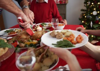 Recomendaciones saludables para no excederse durante las celebraciones de fin de año