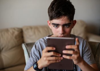 Experto señala que prohibir las redes sociales a menores de edad “es una medida exagerada”