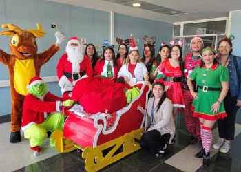 Navidad con sentido: Funcionarios del HRT llevaron alegría a sus pacientes
