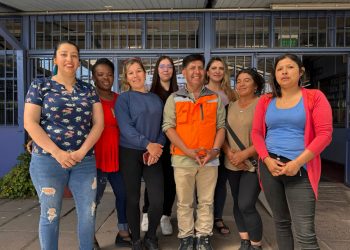 Mujeres del Maule se capacitan como maestras de pintura