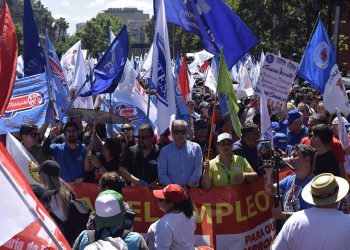 Colegio de profesores denuncia crisis en revisión de portafolios de carrera docente