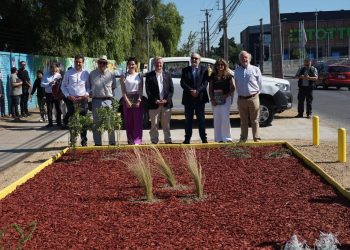 Empresas Bravo regala a Curicó renovada plazoleta