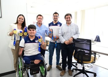 Gobernador Pedro Pablo Álvarez-Salamanca compromete apoyo a nadador paralímpico de Linares