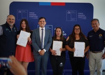 Familias de San Javier ya viven en lo propio tras recibir escritura de sus casas